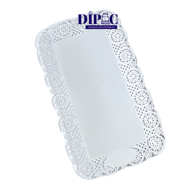Bandejas Plásticas con Blonda Blanca para Budín 16x27cm x 10u
